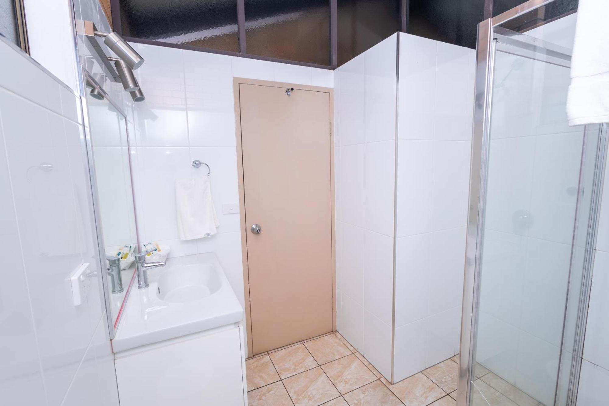 All Travellers Motor Inn Кунабарабран Екстериор снимка