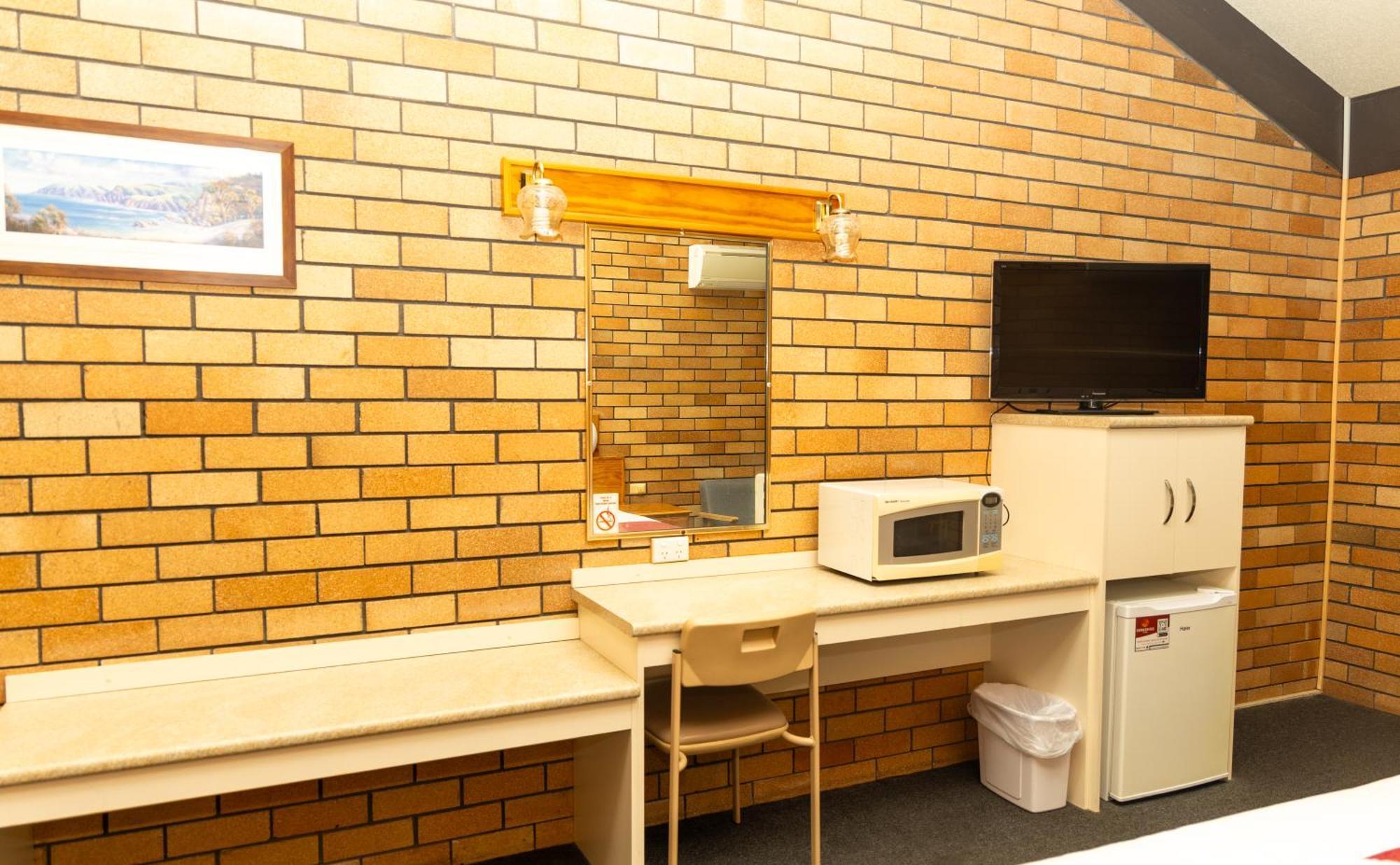 All Travellers Motor Inn Кунабарабран Екстериор снимка
