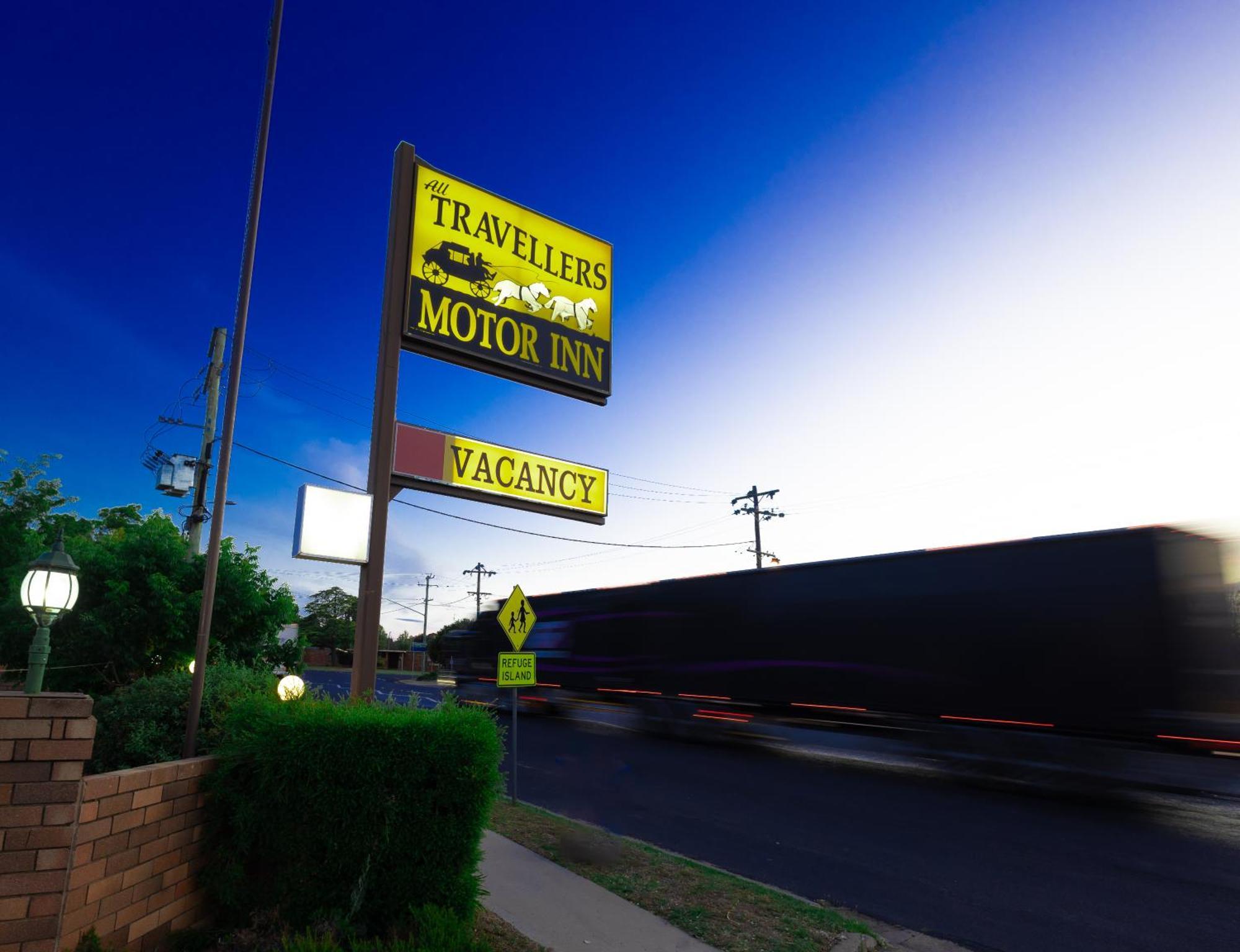 All Travellers Motor Inn Кунабарабран Екстериор снимка